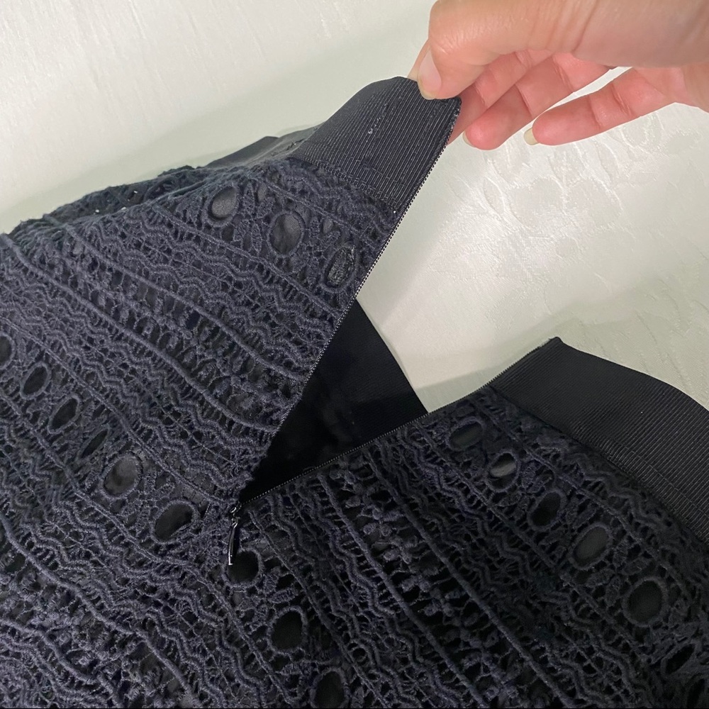 Modish One Eyelet Embroidered Skirt Size Large - Picture 6 of 12